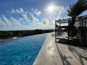 Amazing and spacious 1BR Apt Rooftop Pool 112B 600mb WiFi