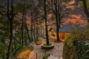 SaffronStays Charming Cottage,Landour - Barkot