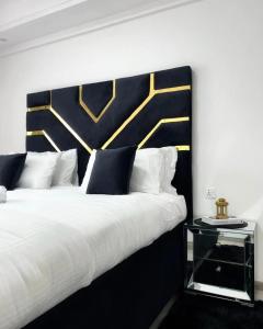 Lux Suites Gold Park Apartments