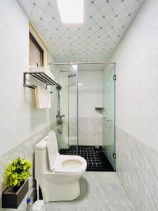 Lux Suites Gold Park Apartments