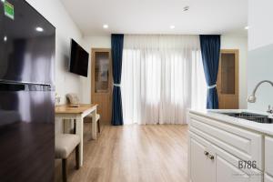 B786 Airport Homestay