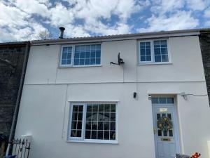 Old Canal-Side Cottage Taff Trail Merthyr Tydfil