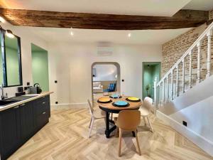 Appartements La Maison Des Cours - WIFI - Centre ville : photos des chambres