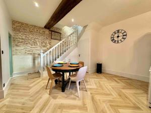 Appartements La Maison Des Cours - WIFI - Centre ville : photos des chambres