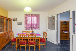 Lightbooking Gadi House Tasarte terraza y barbacoa