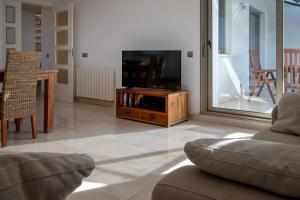 AT119 Completamente equipado, con piscina y cerca de la playa