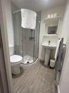 2 Studio flat, 50m from Airbus