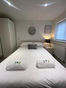 2 Studio flat, 50m from Airbus