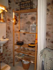 Maisons de vacances Petit gite ecolo Avene, proche Nature et Lerab Ling IL FAUT lire les Extras sous la rubrique VOTRE HOTE avec photo : photos des chambres
