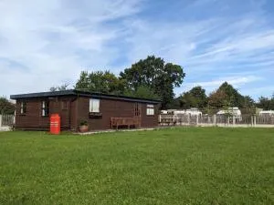 Log cabin with secure garden - Haxey
