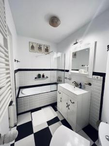 City Center Oasis, Universitate