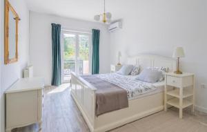 Amazing Apartment In Kasic With Wifi