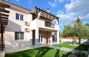 Amazing Apartment In Kasic With Wifi