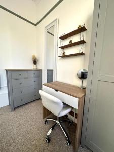 Central Balcony Board Games Bath tub