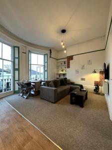 Central Balcony Board Games Bath tub