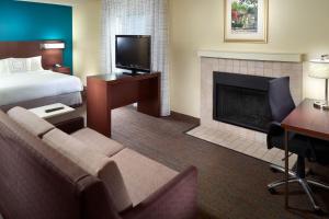 Queen Studio with Sofa Bed room in Residence Inn by Marriott Nashville Airport