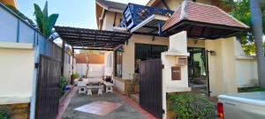 Baan Natcha Pool Villa City Center