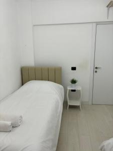 Center, Selvia White Apartment