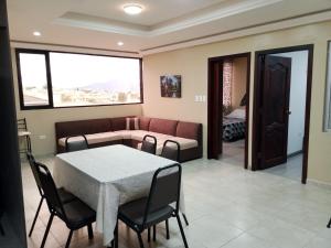 Departamento de dos habitaciones en zona central de Cuenca