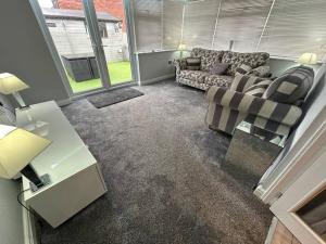 Spacious House To Accommodate 6