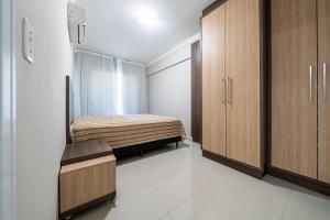 113 - Apto 3 dorm c sacada 130m do mar