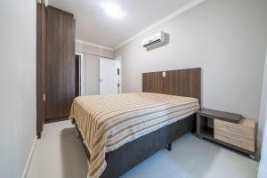 113 - Apto 3 dorm c sacada 130m do mar