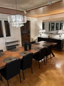 Villa Mänty 200 m2 Arkkitehdin suunnittelema kaupunkikoti rauhallinen sijainti Sauna autokatos