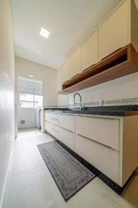 170- Apto elegante em Canto Grande com 02 suítes