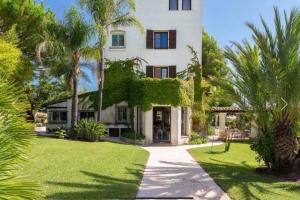 LE CASTEL ROSE Super Cannes, face aux Îles de Lérins