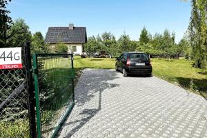 Uroczy duży dom nad jeziorem z prywatną przystanią