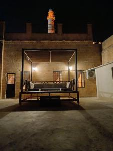 Mardin tarihi ulu Cami yanı, Kale divan konağı