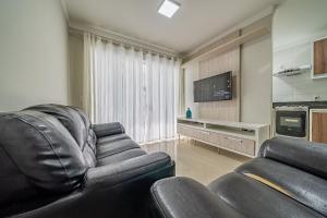 249 - Apto a 100m do mar c sacada e churrasqueira