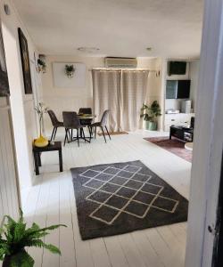 Sturgeon Getaway on Henty