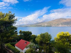 Romantic villa by the sea with panoramatic view