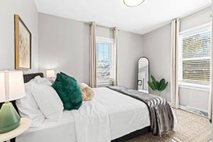 New! Warm & Cozy 3BR w Hot Tub, Firepit & BBQ!