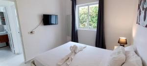 Tamarindo Dominicus by Mireya