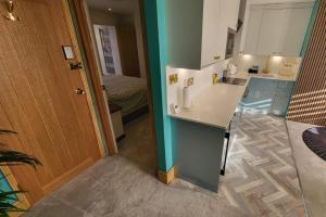 Sunset Point Apts - North Shore Suite