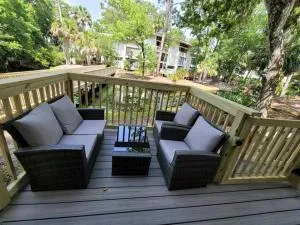 Contemporary bliss-newly renovated cozy villa! - Forest Beach