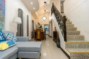 Whitehaus BnB - Malabugas