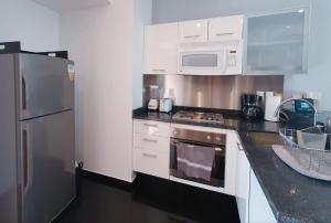 On Paseo de la Reforma, great location, luxurious, pool, gym