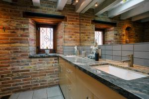 Modern, Luxury within iconic Sedona Architecture With Epic Red Rock Views Private Trail Head - Enjoy on property Sauna, Aromatherapy Steam Room, Hot Tub, Pools and Wellness Services