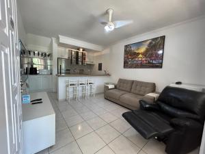 Riviera de São Lourenço Flat estúdio 110 Amarilis, 03 piscina climatizada, serviço de hotelaria, limpeza e troca de toalhas diária, carregador veiculo elétrico e serviço de praia finais de semana WiFi 500