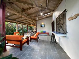 Las Plumas Jardin de Cabuya