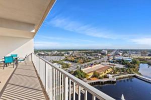 Laketown Wharf 1233 luxury condo