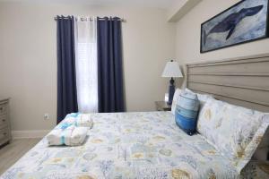 Laketown Wharf 1233 luxury condo