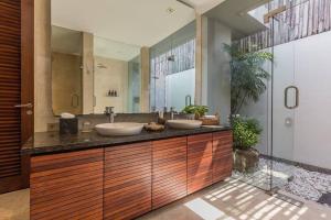 Eshara 21 our Luxury 5BR Villa Escape and huge pool Oberoi Beach