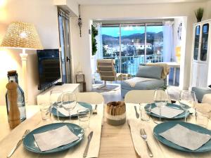 Appartements Le Brusc. Design, Parking, Wifi & Double Vue! : photos des chambres