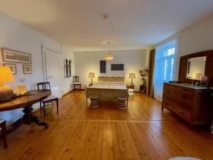 1912 - Wooden Room apartment - old town - 4hvězdičkové hotely ve městě Locarno