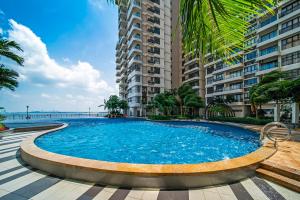 Seafront Country Garden Danga Bay by Lions Bay