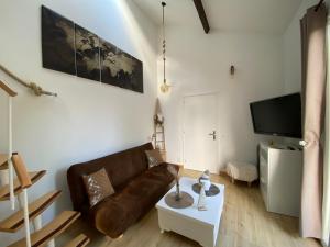 Maisons de vacances The Little Oak - tiny house with bed on mezzanine & terrace - from 1 to 4 p Disney, Paris & CDG : photos des chambres